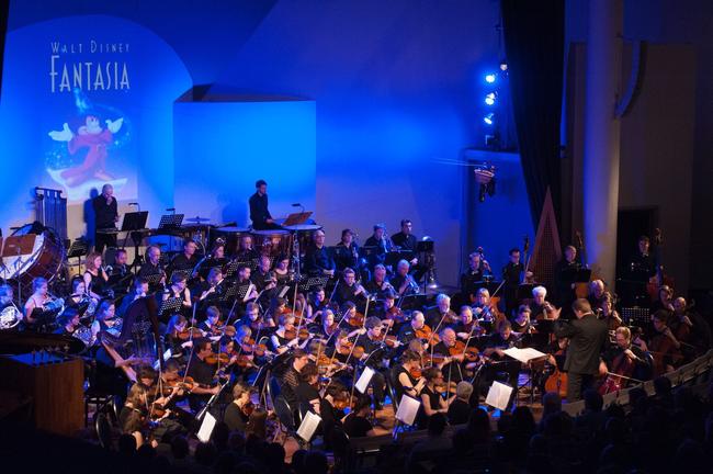 LAO-orkest, hoornisten met tochtleidster Annemie